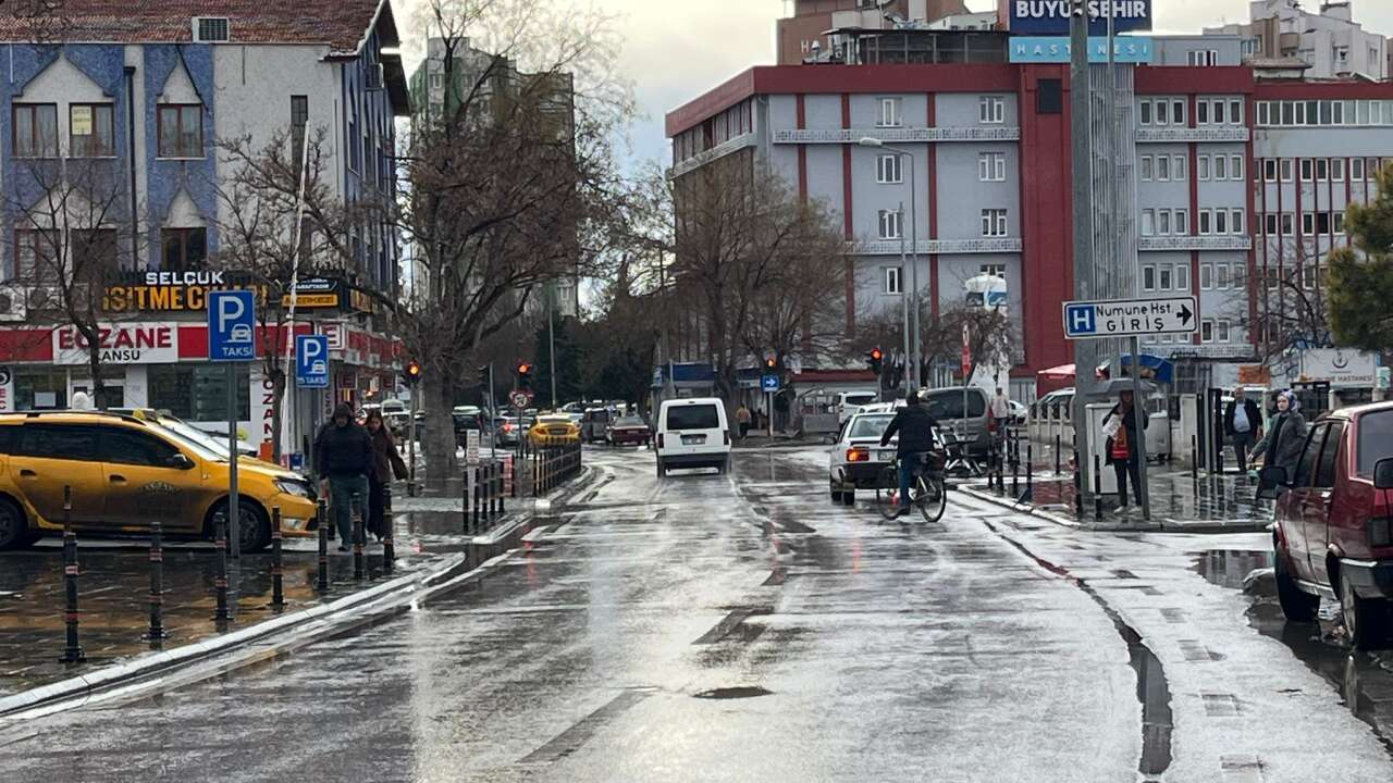 Konya bereketle coşuyor! Yağışlar kenti sardı, yarın kar da var 16